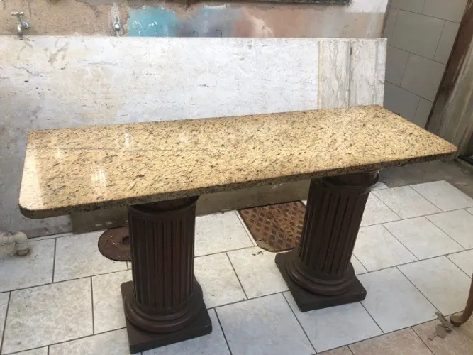 Aparador C/ 2 Colunas Em Concreto E Tampo Em Mármore