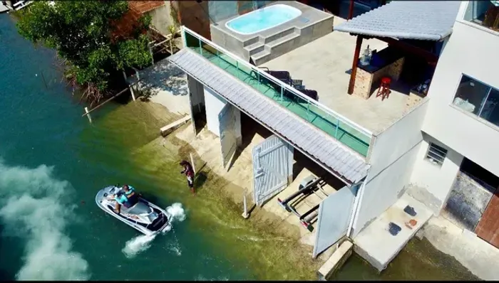 Casa na Barra de Guaratiba (diarias e temporadas) com piscina e acesso ao canal