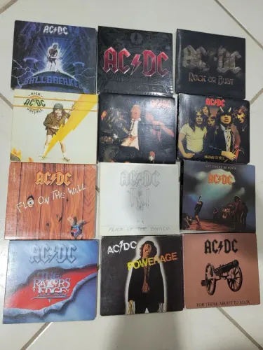 Coleção de CD's AC/DC 