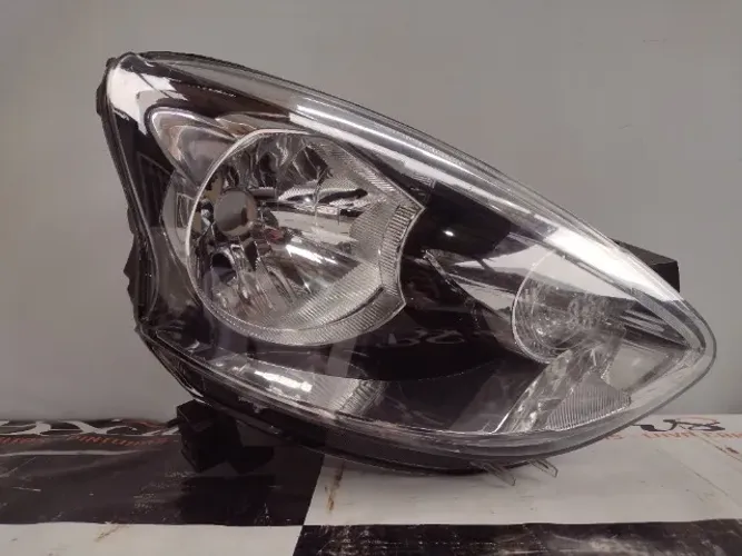 Farol nissan march 2015/2021 direito