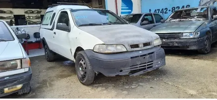 Fiat Strada Fire 1.3 8v flex 2004 Retirada De Peças