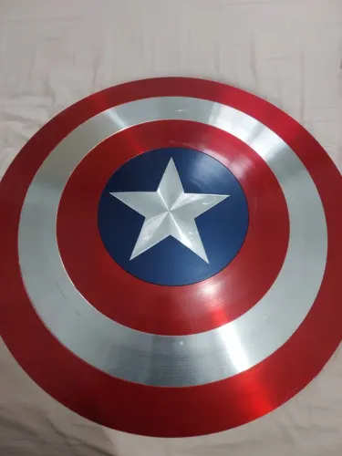 Escudo tamando real Capitão América