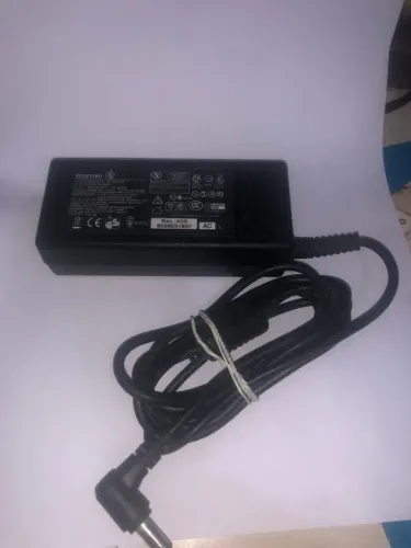 carregador positivo 19v 3,42 A