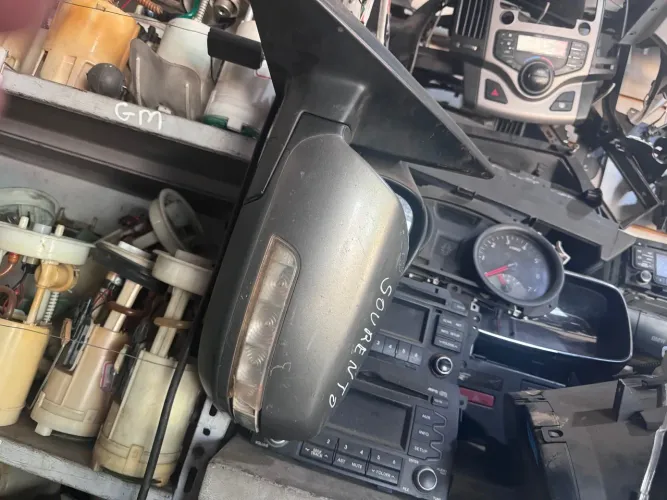 Retrovisor sorento lado esquerdo sorento usado com detalhe 