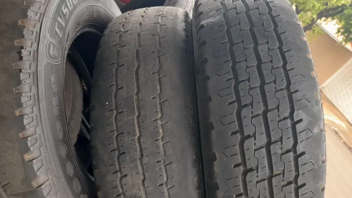 Pneu de van,225/75/16 ,valor 500 reais os 4.
