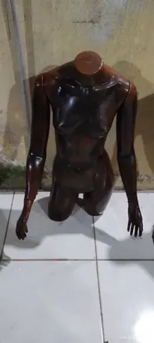 MANEQUIM FEMININO MEIO CORPO