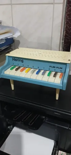 Pianinho Hering vintage anos 70