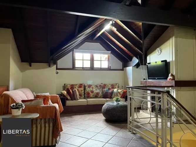Cobertura duplex com 2 suítes e uma vaga para Comprar em Gramado.