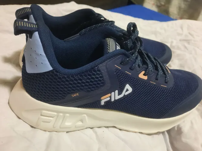 Tênis Fila Azul Marinho - Conforto e Estilo
