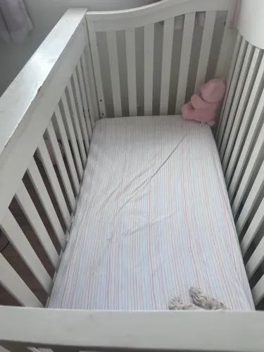 Berço de madeira maciça 