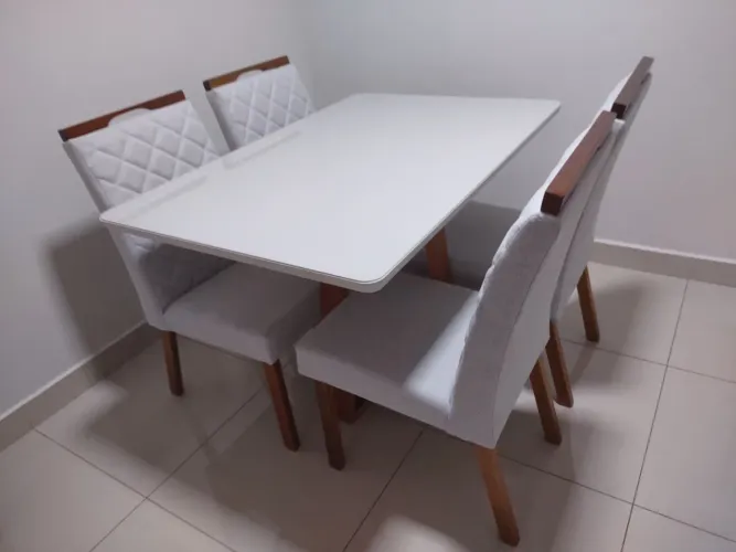 Conjunto Mesa Jantar com 4 Cadeiras Moderno de madeira