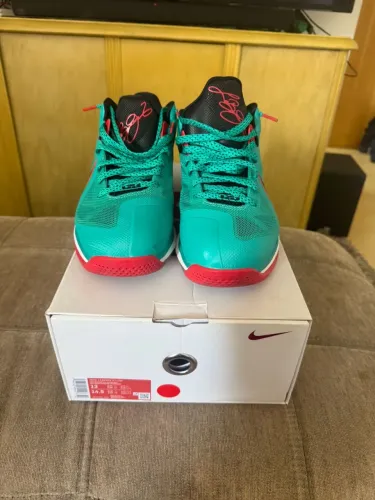 Tênis LeBron Liverpool 46 - edição comemorativa 