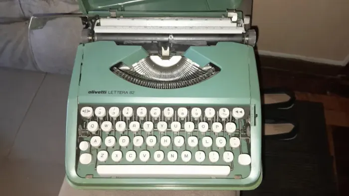 Maquina Escrever Olivetti Lettera 82 Retrô Verde