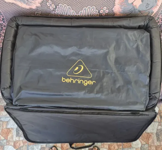 Mesa de som Behringer x32 - 32 canais (Muito nova e sem detalhes)