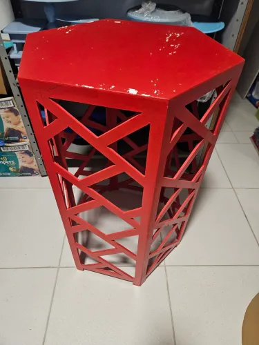 Mesa sextavada vermelha