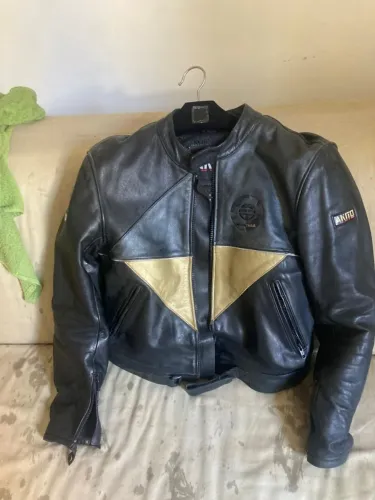 Jaqueta motociclista de Couro AKITO com proteção de kevlar