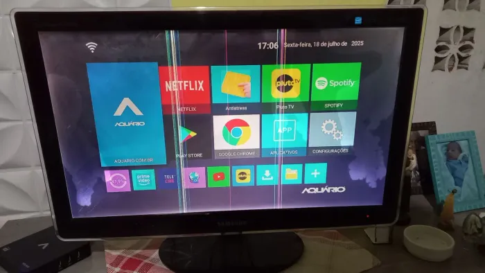 TV Samsung com defeito na tela.