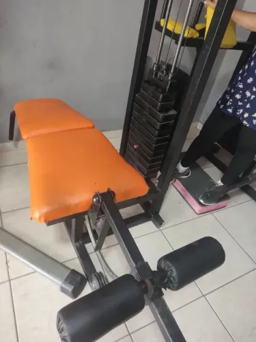 Mesa flexora em perfeito estado de funcionamento