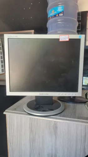 Monitor médio Samsung ( com defeito)