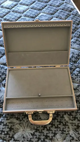 Vendo maleta porta joias