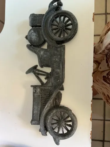 Calhambeque em metal decoração de parede. Antiguidade