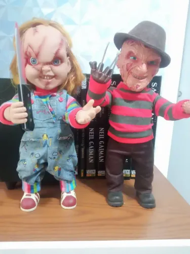 Chucky + Freddy  Mezco  38 cm com caixa!