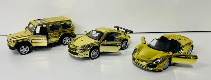 LEIA O ANÚNCIO Miniaturas Metal Mercedes G63/Porsche 911/Porsche Spyder (cor de ouro) 1/43