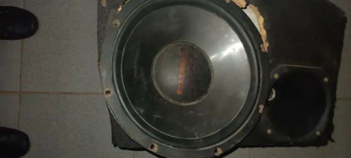 Caixa de som automotivo 