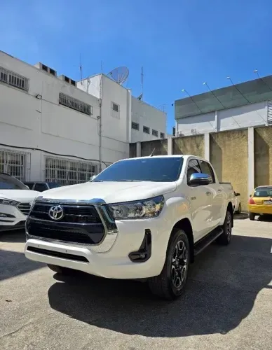 VENDO HILUX CD 2024