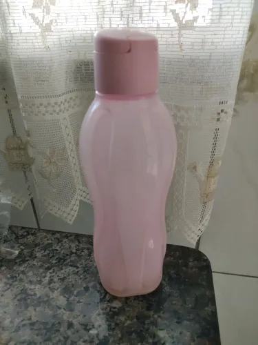Garrafa Tupperware 1 litro.