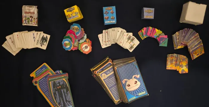 Coleção de jogos, tazos e cartas do Digimon