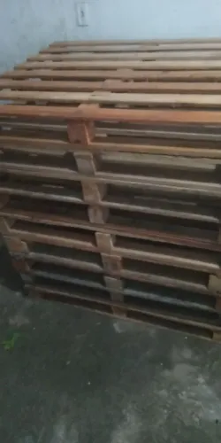Pallets de madeira para organização