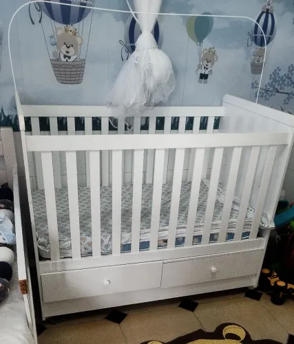 Berço Infantil americano.Branco com Gaveta