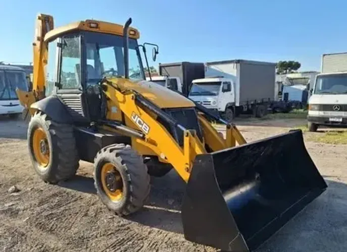 Retroescavadeira JCB 2016