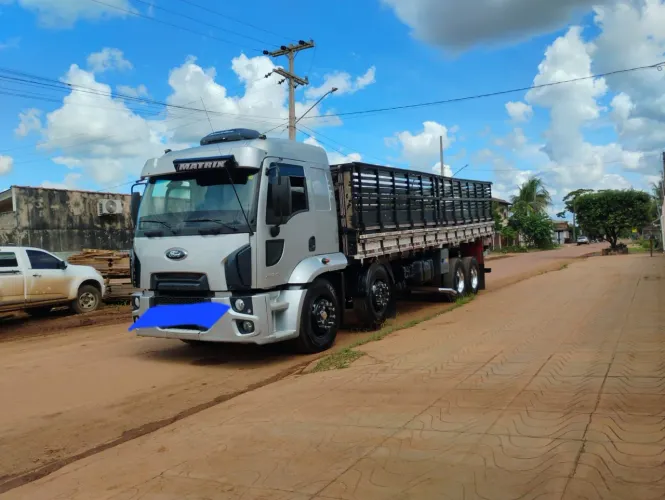 Ford cargo 2428 quarto eixo