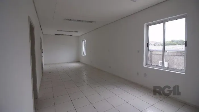 Ponto nobre para comércio! Movimento intenso de pessoas na esquina da Assis Bra