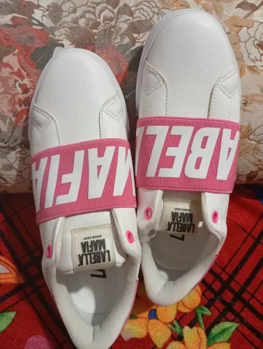 Tênis feminino numeração na sola.