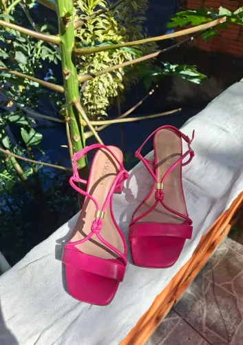 Sandália via scarpa