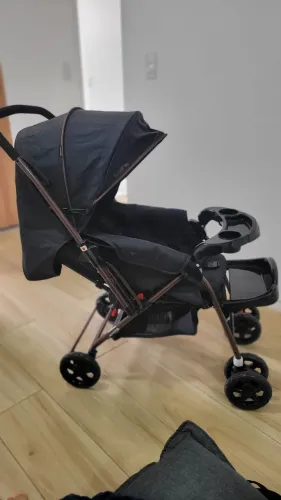Carrinho de bebê cosco reverse e bebê conforto