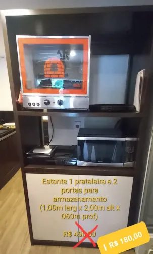 Estante com prateleira e 2 portas. Imperdível!!