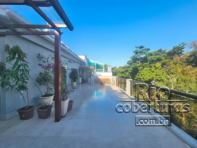 Cobertura à venda no Jardim Oceânico. Barra. Linear. Reformada.