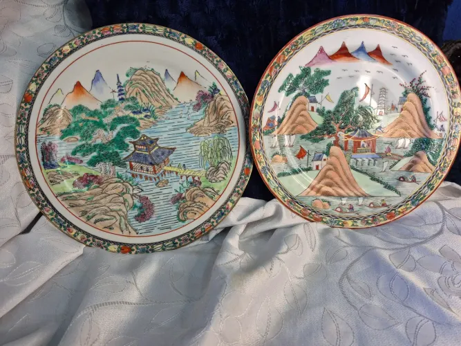 Pratos em porcelana chinesa  pintados a mão 