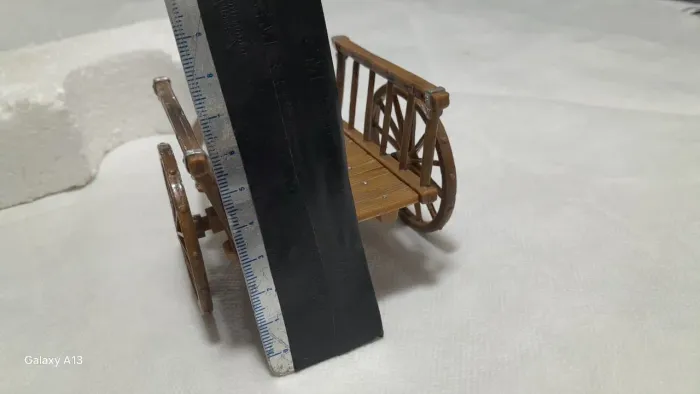 Miniatura de carroça/carro de boi