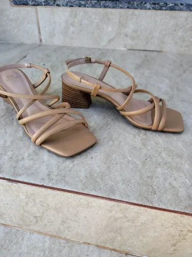 Sandália nude