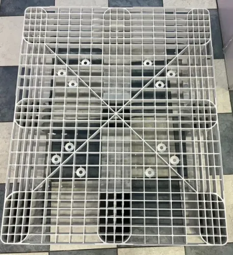 Pallet Plástico Branco com Deslizador 100x120 cm