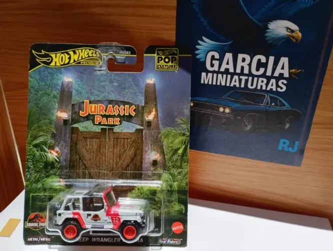 Jeep Wrangler Sahara 1992 - Jurassic Park - Hot Wheels Premium - Escala 1:64