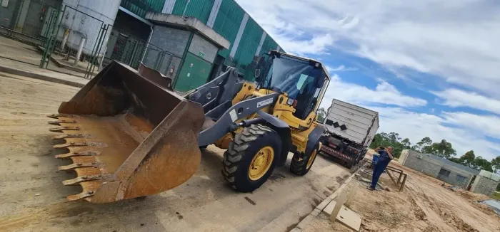 Pá carregadeira volvo L60F