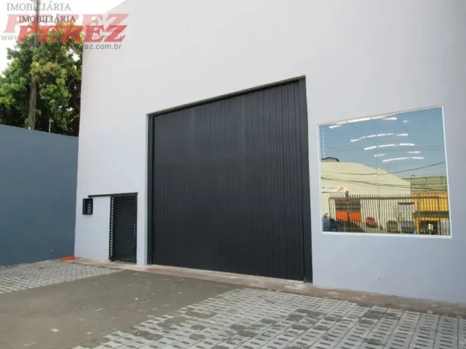 Barracão para alugar na Av Winston Churchill na região norte de Londrina.