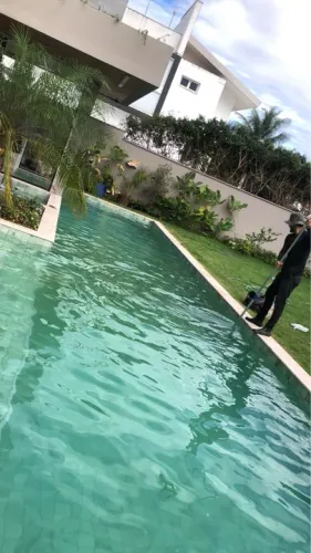 Limpeza e  manutenção de piscinas 