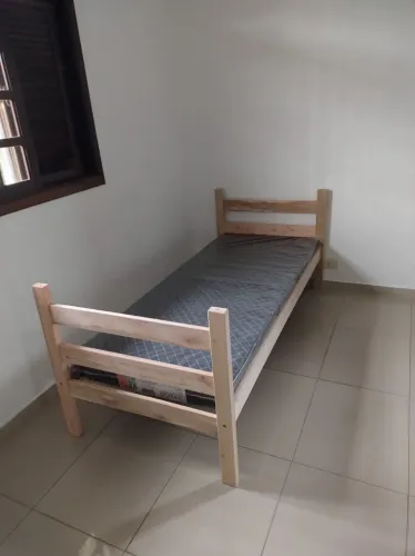 Cama de solteiro de madeira com colchão de solteiro NOVOS